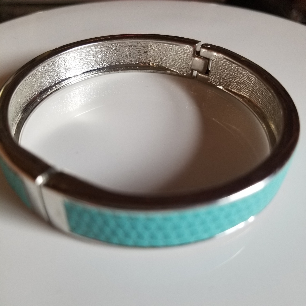 Turquoise faux moc croc magnetic bangle bracelet - Picture 5 of 8